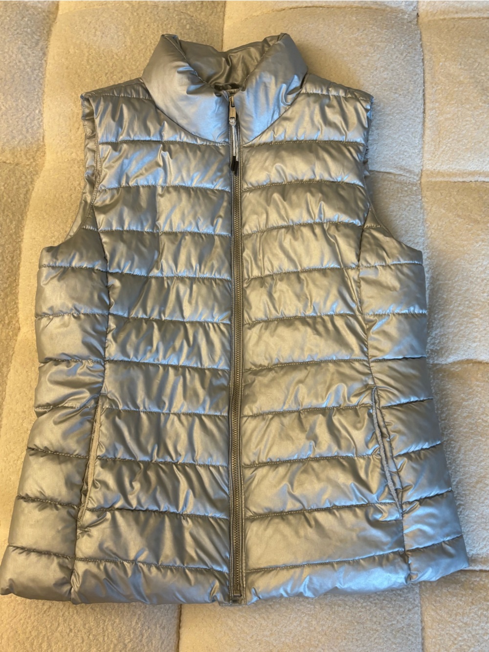 Gap Metallic Silver Puffer Vest Size XS Shiny Quilted Sleeveless Jacket